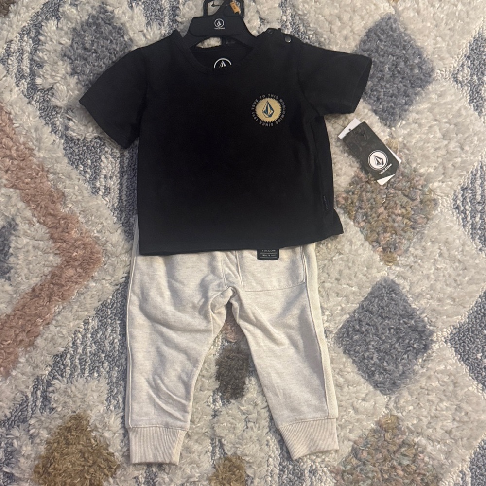 Volcom Set - Picture 2 of 8